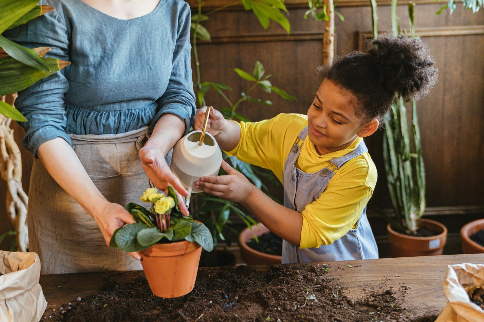 kids-gardening-in-spring-SA