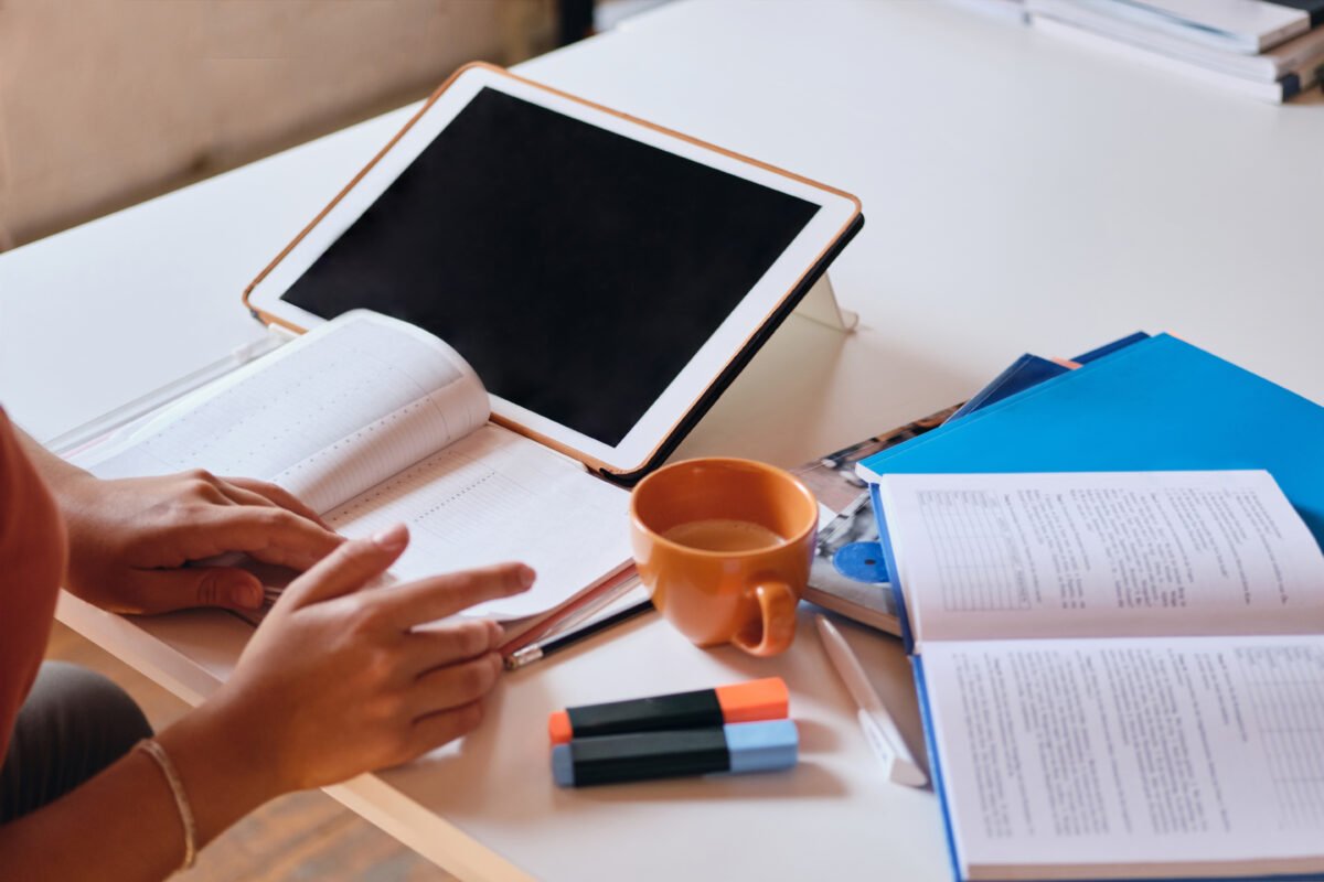 comparing-online-school-costs-and-subjects
