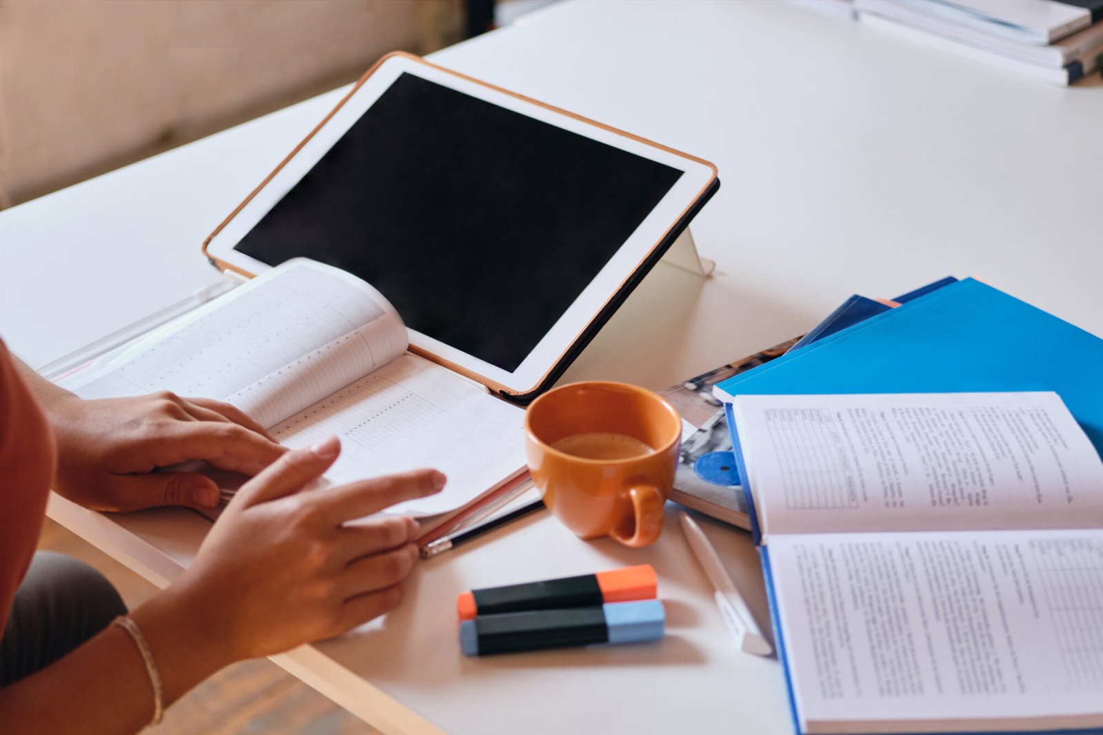 comparing-online-school-costs-and-subjects